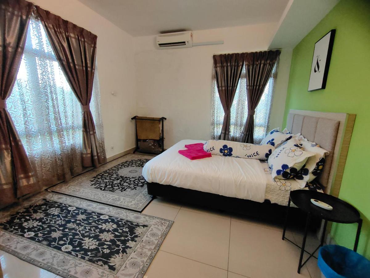 2 Rooms Homestay Deviana Wakaf Che Yeh Kota Bharu Bagian luar foto
