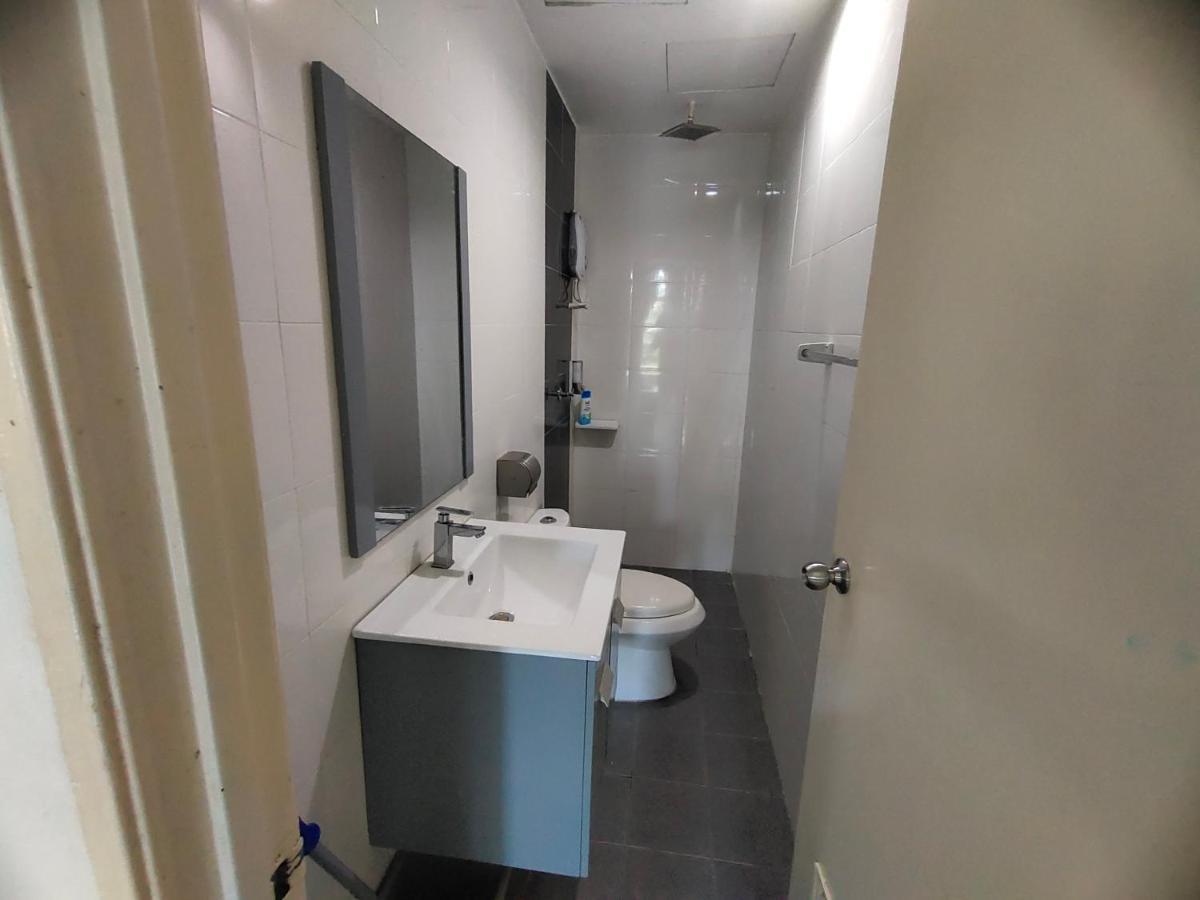 2 Rooms Homestay Deviana Wakaf Che Yeh Kota Bharu Bagian luar foto